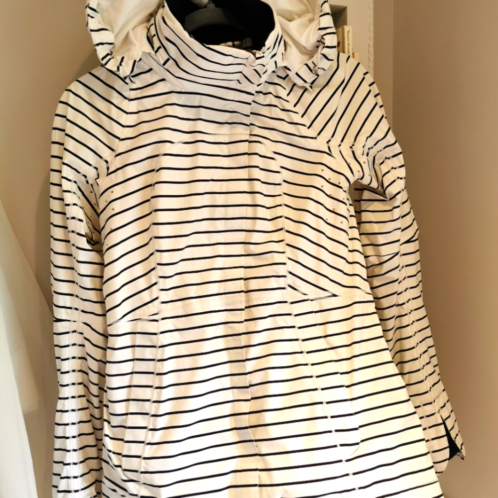 RARE Lululemon Quiet Stripe Run in the rain Jacket size 4